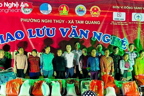 Chương trình 'Xuân Biên phòng ấm lòng dân bản' về với người dân biên giới huyện Tương Dương