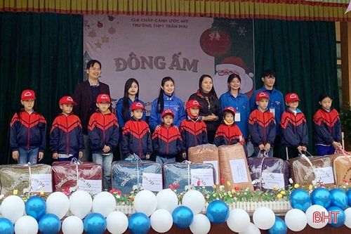 Học sinh Hà Tĩnh tích cực hoạt động từ thiện, giúp đỡ cộng đồng
