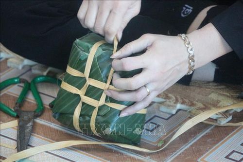 Làng bánh chưng Vĩnh Hòa vào vụ Tết