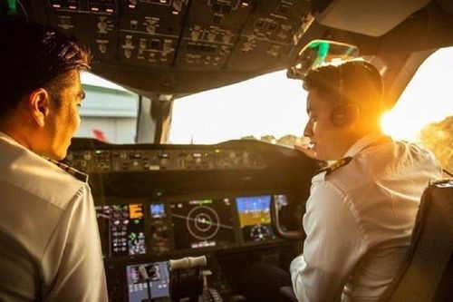 Vì sao nhiều phi công thích lái máy bay đêm?