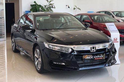 Chống ế, Honda Accord giảm giá mạnh đầu năm mới