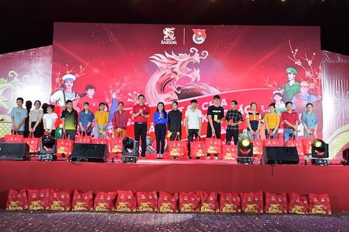 Bia Saigon khởi động chương trình 'Tết sẻ chia, năm Rồng khởi sắc'