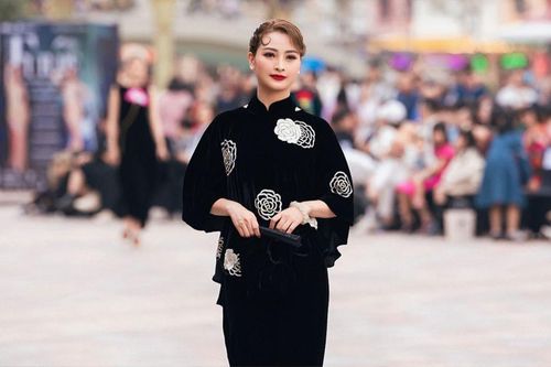 MC hoạt ngôn nhất VTV diễn 'first face' show thời trang, catwalk không thua kém mẫu chuyên nghiệp