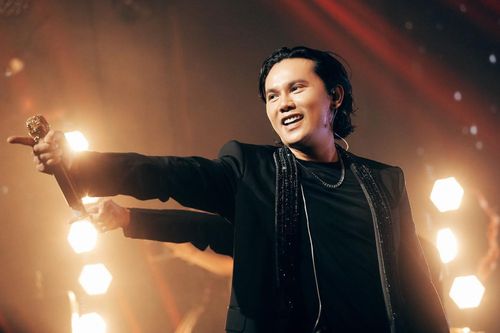 Mars Anh Tú thăng hoa, 'chiêu đãi' khán giả bằng loạt hit ở Mars Moods