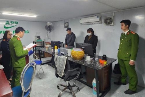 Bắt tạm giam giám đốc về tội trốn thuế; Phạt cơ sở kinh doanh quần áo nhập lậu