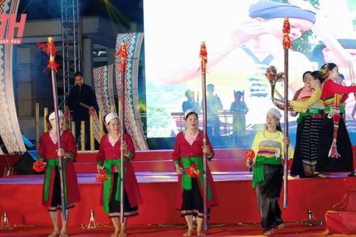 Bảo tồn và phát huy giá trị trang phục dân tộc