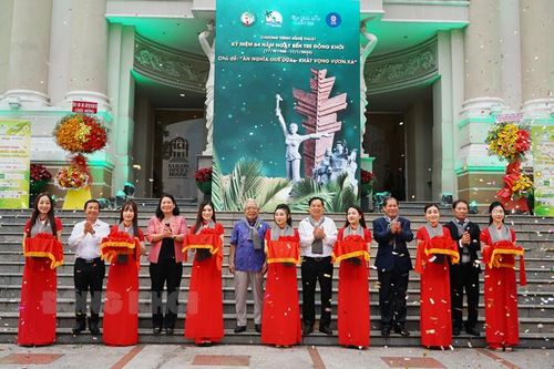 Quảng bá hình ảnh Bến Tre và biểu diễn nghệ thuật với chủ đề 'Ân nghĩa quê dừa - khát vọng vươn xa''