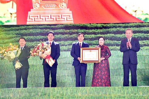 Lai Châu long trọng tổ chức Lễ kỷ niệm 20 năm chia tách, thành lập tỉnh và đón nhận Huân chương Lao động hạng Nhất