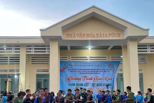 Gia Lai: Trao quà 'Tết biên cương' gần 100 triệu đồng