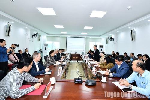 Đoàn công tác của Hội doanh nghiệp bang Mecklenburg - Vorpommern và Tập đoàn Medigreif Đức làm việc với trường Đại học Tân Trào