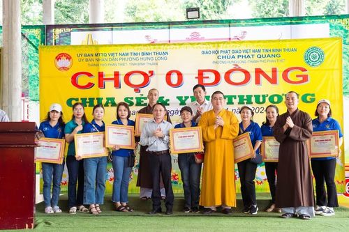 Chùa Phật Quang (TP.Phan Thiết, Bình Thuận) tổ chức phiên chợ 0 đồng hỗ trợ bà con khó khăn