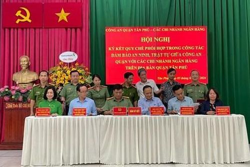 Công an Q.Tân Phú ký quy chế phối hợp các ngân hàng phòng chống tội phạm