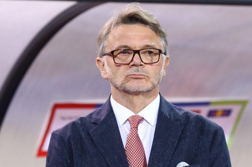 HLV Troussier khát chiến thắng để tìm lại niềm tin