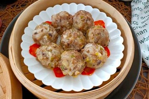 Cho thêm nguyên liệu này vào món thịt viên rồi đem hấp, vừa ngon lại giúp phòng ngừa ung thư và làm đẹp da
