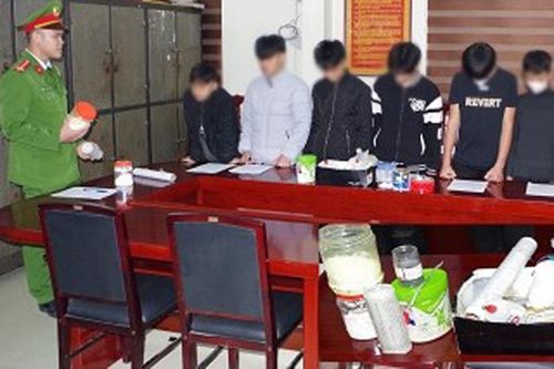 Phát hiện 9 học sinh góp tiền mua vật liệu chế pháo nổ