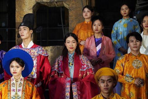 Khi người trẻ đam mê cổ phục