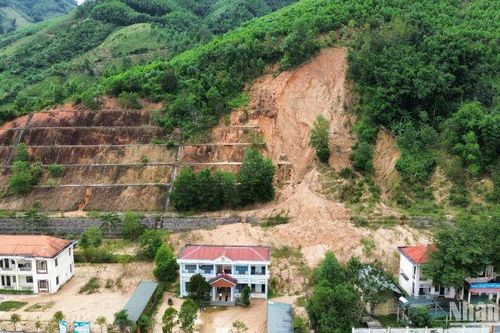Quảng Ngãi: Nhiều trụ sở cơ quan nhà nước ở huyện Sơn Tây có nguy cơ bị vùi lấp vì sạt lở núi
