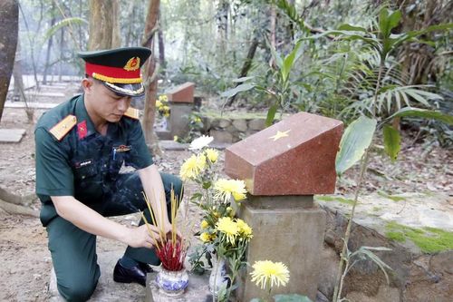 Linh thiêng tình đồng đội