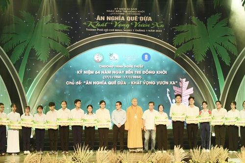 Đậm tình 'Ân nghĩa quê dừa - Khát vọng vươn xa'
