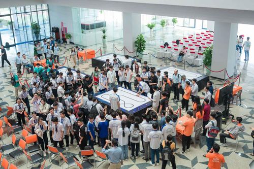 Học sinh 60 trường THPT khu vực ĐBSCL tranh tài Robotics