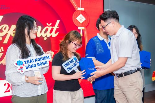 Trường ĐH Hoa Sen triển khai chuỗi hoạt động chia sẻ với sinh viên dịp Tết về