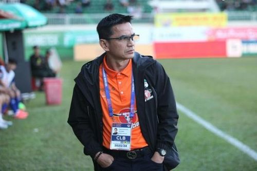 V-League: CLB Công an Hà Nội đàm phán, chiêu mộ HLV Kiatisuk