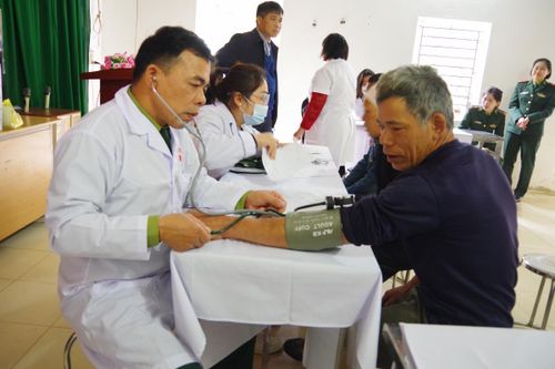 Cùng chung tay chăm lo Tết cho nhân dân khu vực biên giới