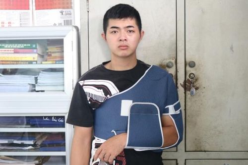 Tạm giữ hình sự đối tượng cầm súng đi giải quyết mâu thuẫn