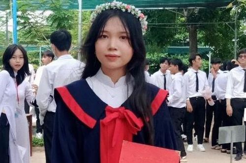 Nghị lực vượt khó của thủ khoa ngành Ngôn ngữ Hàn Quốc