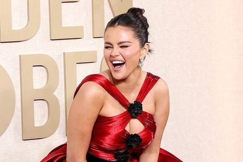 Selena Gomez mặc xấu nhất thảm đỏ Quả cầu Vàng
