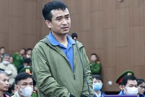 Chuyện khóc, cười, khoe phong độ ở phiên tòa xét xử vụ Việt Á