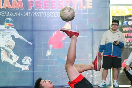 Nhà vô địch tâng bóng nghệ thuật Việt Nam là fan của Ronaldo