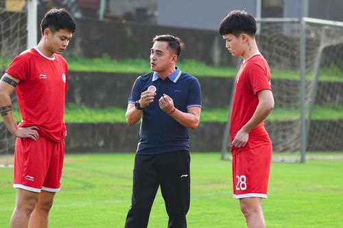 HLV Đức Thắng nói gì khi chính thức ngồi 'ghế nóng' Thể Công Viettel?