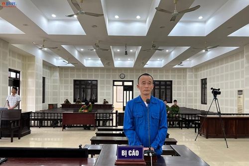 Vác dao chém bố người yêu, lãnh án 12 năm tù