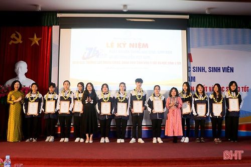 Đại học Hà Tĩnh tuyên dương 88 gương mặt 'Sao tháng Giêng', 'Sinh viên 5 tốt' và 'Học sinh 3 tốt'
