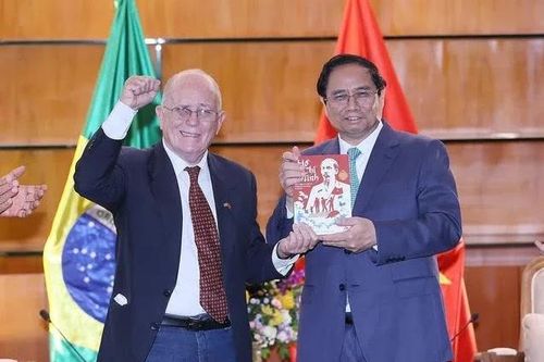 Học giả Brazil đánh giá cao vai trò lãnh đạo của Đảng Cộng sản Việt Nam