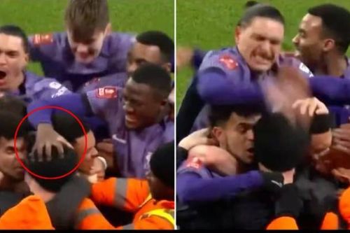Konate và Nunez vỗ liên tục vào đầu CĐV