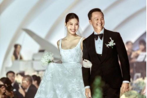 Mỹ nhân Việt làm cô dâu 2023: Visual 'gánh' thời trang khi váy cưới dần tìm về sự tối giản