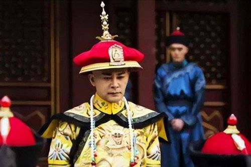 Càn Long hỏi các tướng lĩnh muốn thưởng gì? Một người muốn chức tước, người kia thích mỹ nữ, kết cục của hai người rất khác nhau