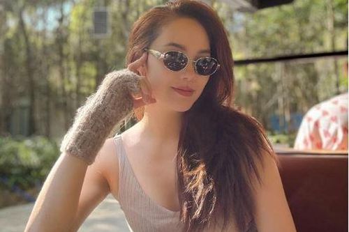 Minh Hằng khoe vóc dáng thăng hạng sau sinh, hội chị em bỉm sữa vào xin bí quyết