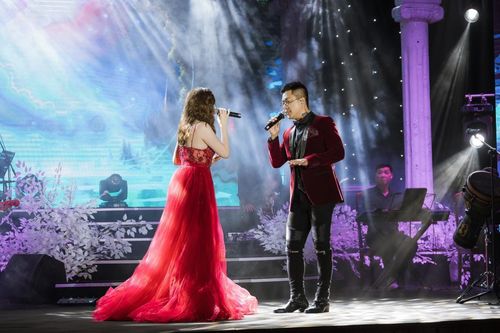 Nữ ca sĩ Vbiz bất ngờ tái xuất sau 12 năm, là 'người tình sân khấu' của loạt sao Việt đình đám