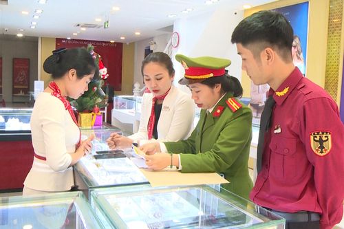 Tuyên truyền cảnh báo tội phạm trộm cắp, cướp tài sản tại các ngân hàng, tiệm vàng