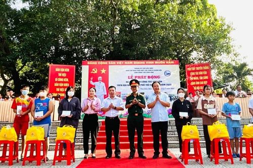 Quan tâm chăm lo, hỗ trợ người dân khó khăn