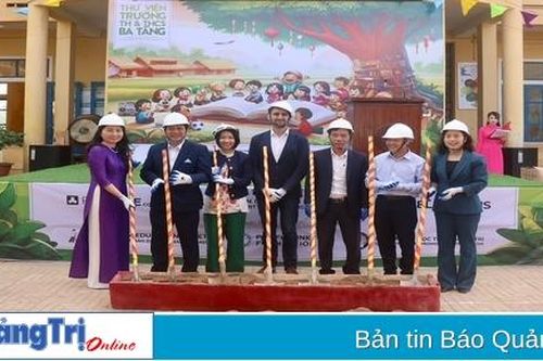 Khởi công xây dựng thư viện trường học và trao áo ấm cho học sinh