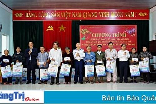 Tặng 79 suất quà cho gia đình chính sách, ngư dân có hoàn cảnh khó khăn