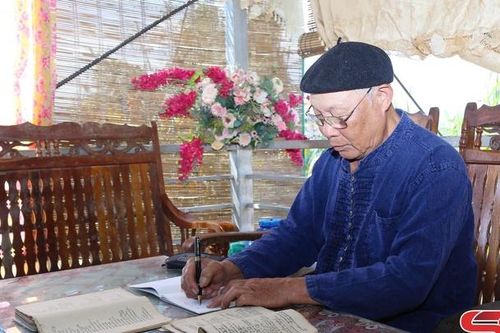'Ông Hoạt chữ Thái'