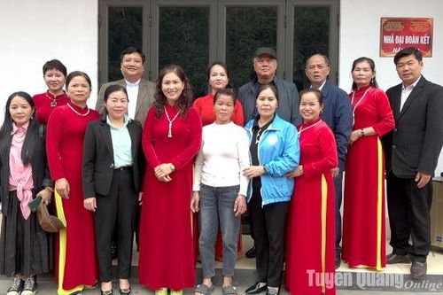 Khánh thành nhà Đại đoàn kết ở Sơn Dương
