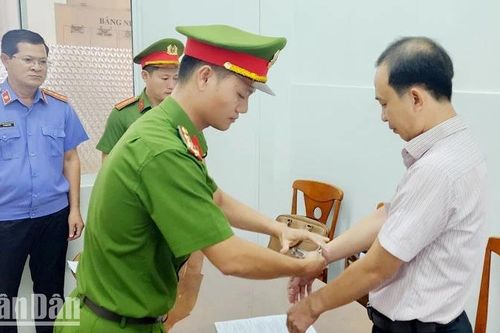 Bắt giam Phó Chủ tịch xã và cán bộ địa chính ở Phú Quốc