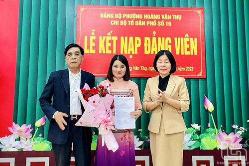 Phát triển đảng viên: Cách làm ở phường Hoàng Văn Thụ
