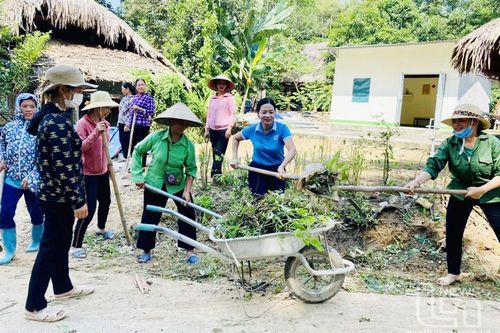 Phụ nữ Phú Lương học và làm theo Bác